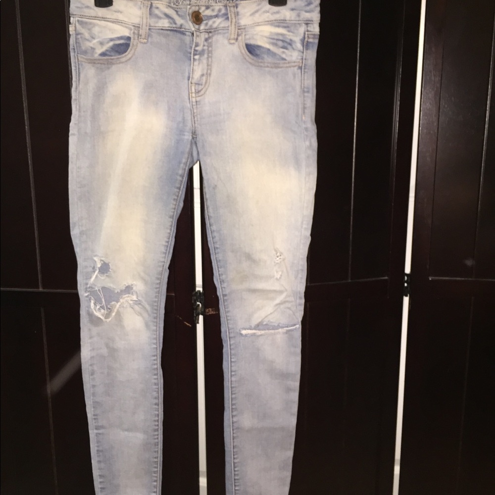 American Eagle light wash jeans